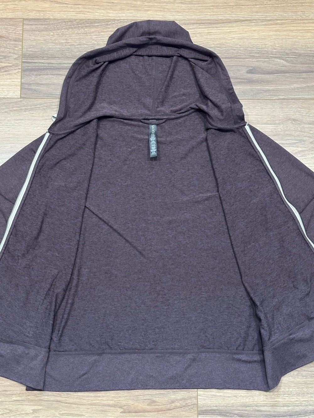 Vuori Halo Performance Full Zip Hoodie in Plum Purple Size Large - Picture 9 of 14